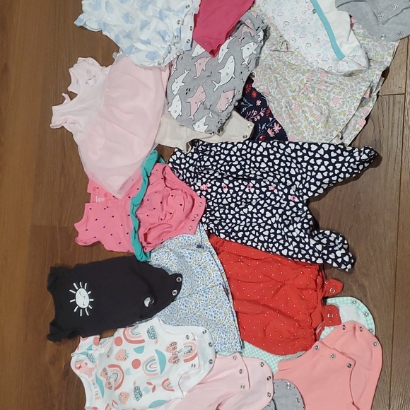 23 PIECE BABY GIRL LOT. 3 MONTH.. #4662 - Picture 3 of 5